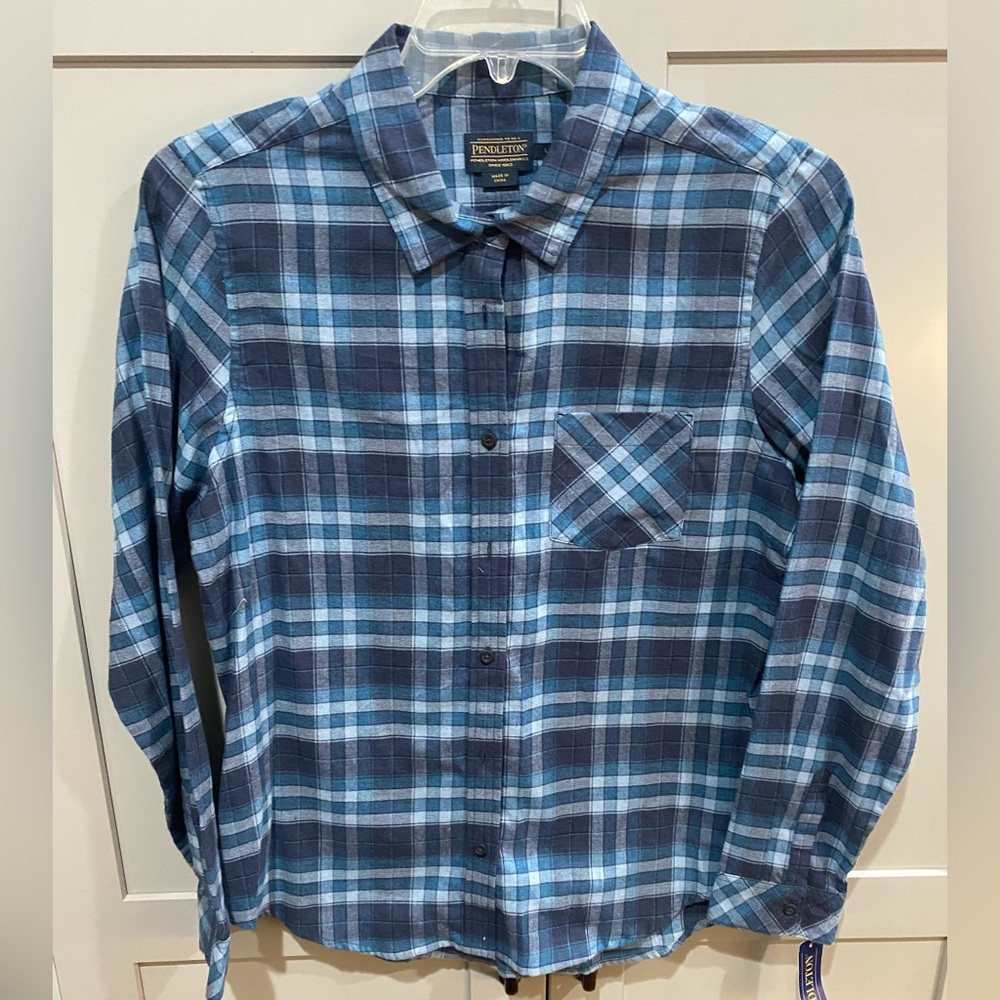 Women’s Pendleton button down shirt. Size large.